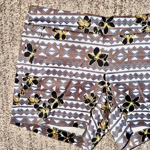 J. Crew Women's Stretch Hawaiian Print Flat Front Chino Shorts Brown Size 8 - Picture 7 of 8